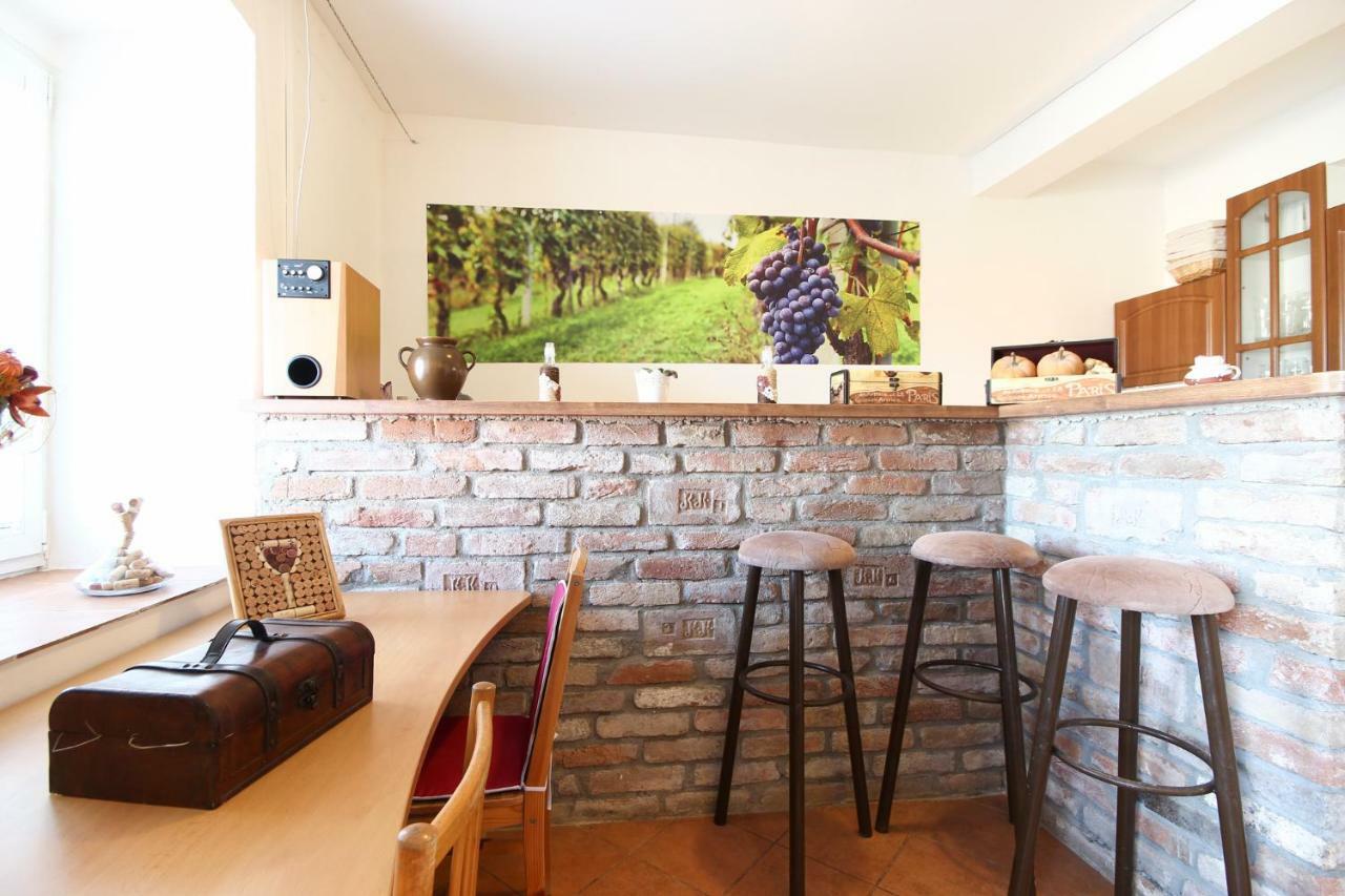 Penzion Bazen Vino Sklep U Palecku Zajeci Exterior photo