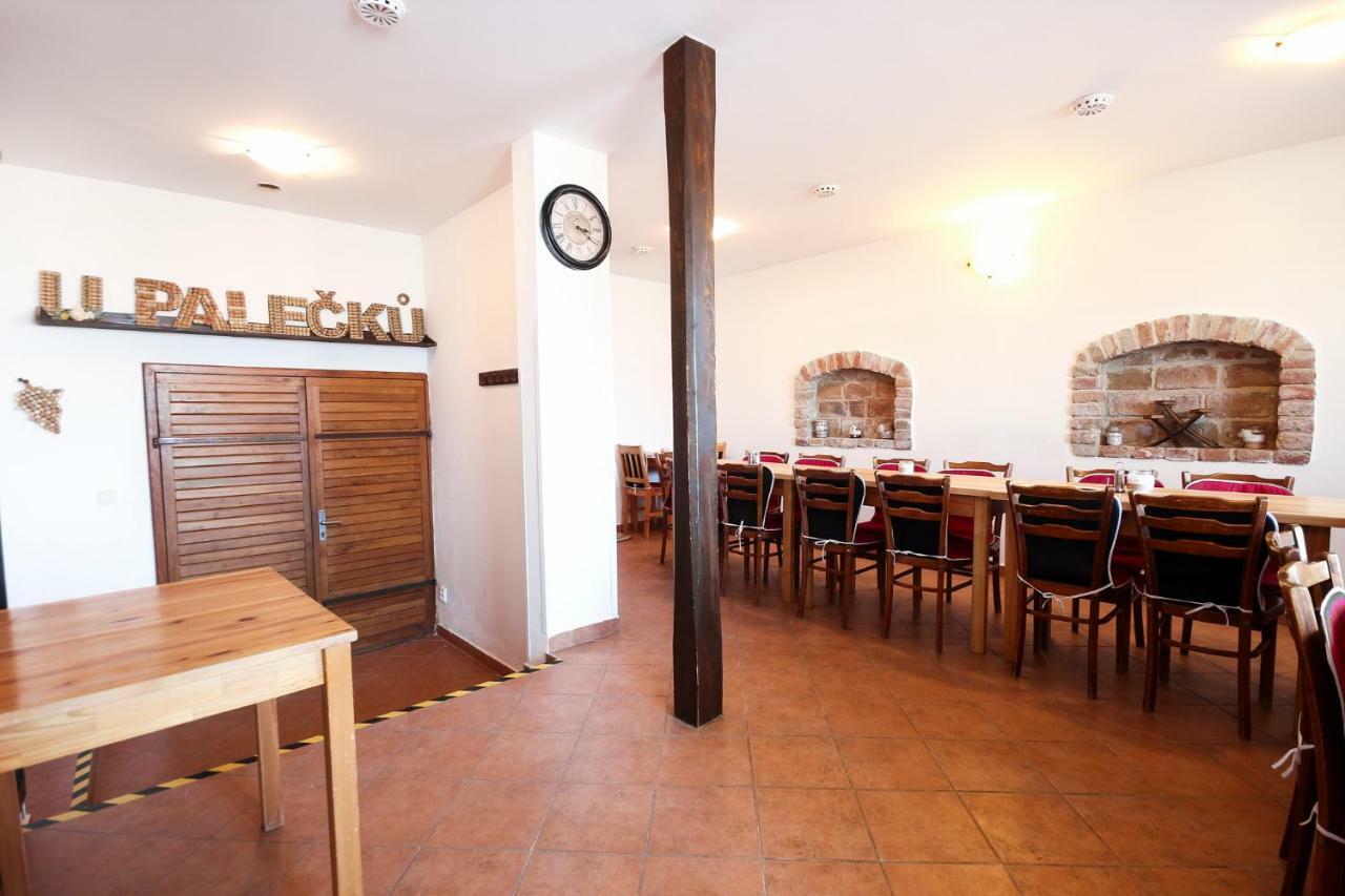 Penzion Bazen Vino Sklep U Palecku Zajeci Exterior photo