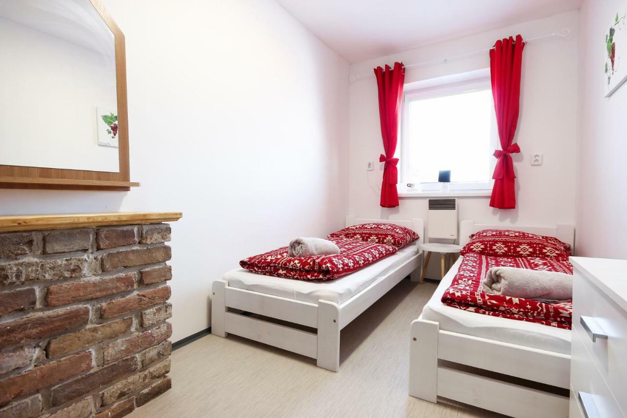Penzion Bazen Vino Sklep U Palecku Zajeci Exterior photo